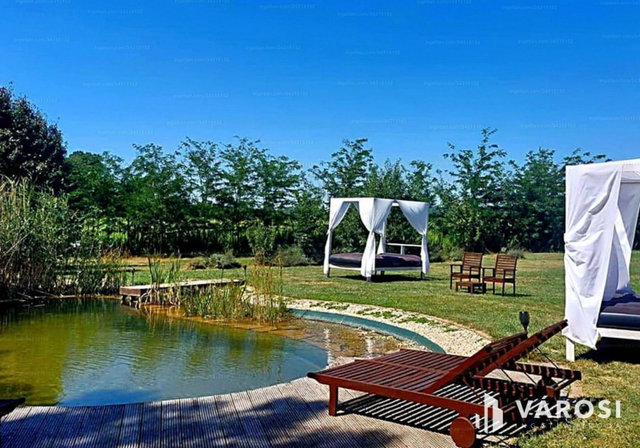 Eladó hotel, Lesencetomajon 300 M Ft, 11+1 szobás