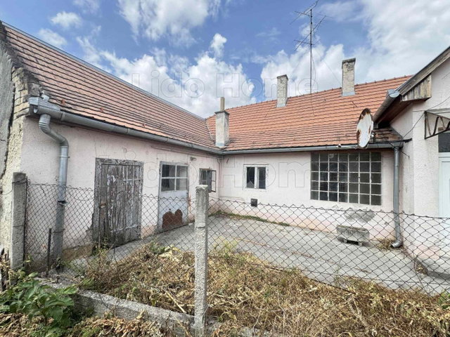 Eladó családi ház, Győrött 66 M Ft, 3 szobás