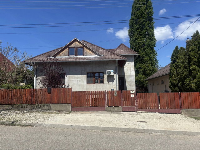 Eladó családi ház, Pécelen 164.9 M Ft, 4+2 szobás