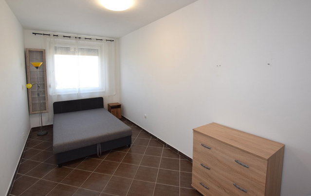 Kiadó panellakás, albérlet, Debrecenben 180 E Ft / hó, 2 szobás