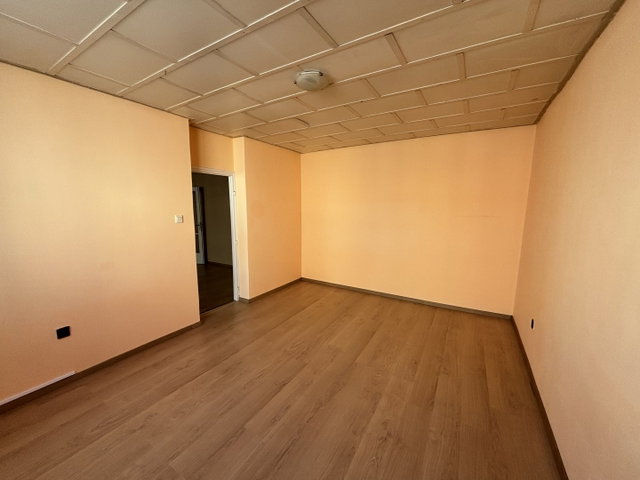 Eladó téglalakás, Kisbéren 37.9 M Ft, 2 szobás