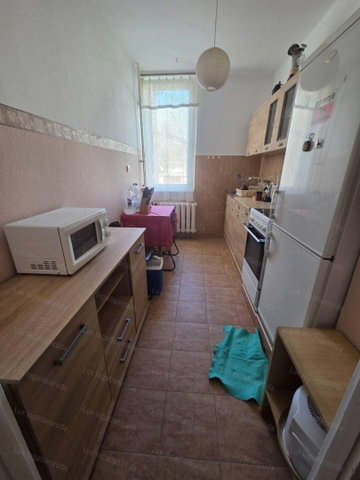 Eladó téglalakás, Oroszlányban 49 M Ft, 3 szobás