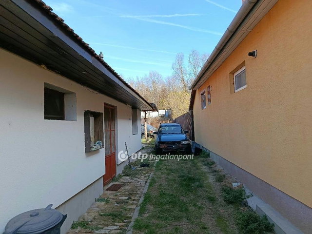 Eladó családi ház, Császártöltésen 21.99 M Ft, 3 szobás