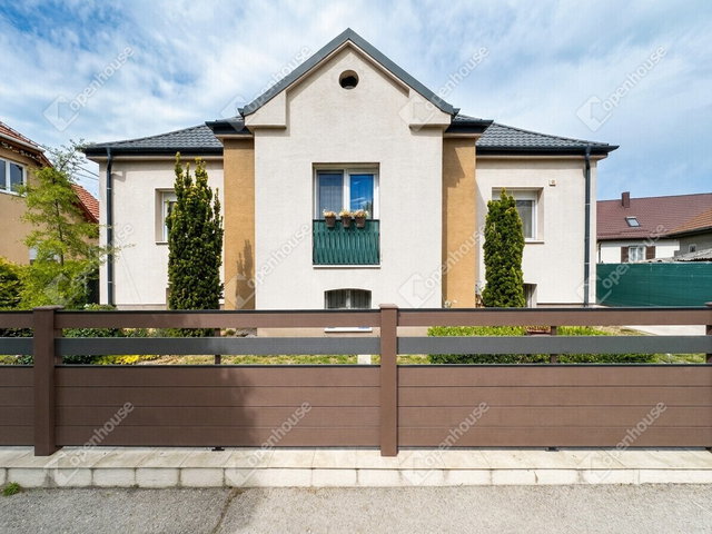 Eladó családi ház, Székesfehérvárott 135 M Ft, 3 szobás