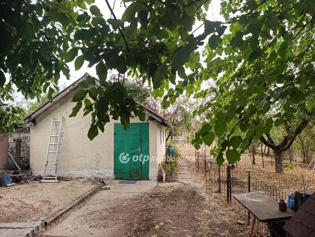 Eladó családi ház, Ercsiben 59.9 M Ft, 3 szobás