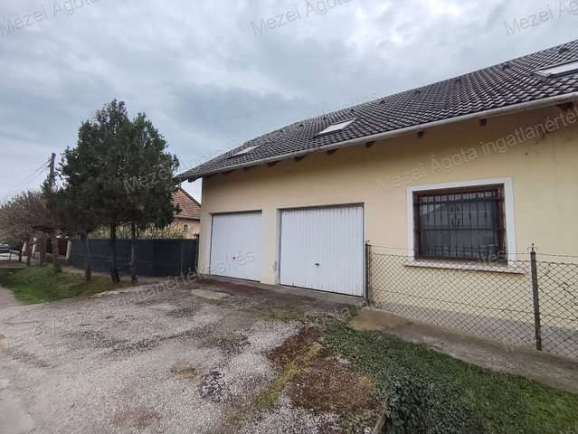 Eladó családi ház, Vecsésen 145 M Ft, 7 szobás
