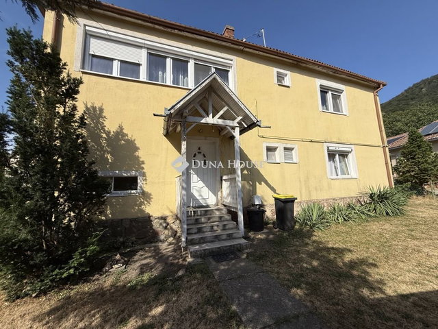 Eladó családi ház, Hosszúhetényen 69.9 M Ft, 6 szobás