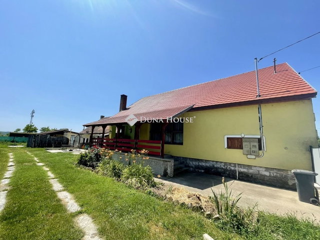 Eladó családi ház, Dombóváron 34.5 M Ft, 5 szobás
