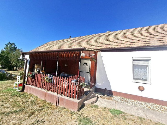 Eladó családi ház, Ráckeresztúron 60 M Ft, 3 szobás