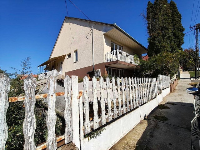 Eladó családi ház, Pakson 69.5 M Ft, 3 szobás