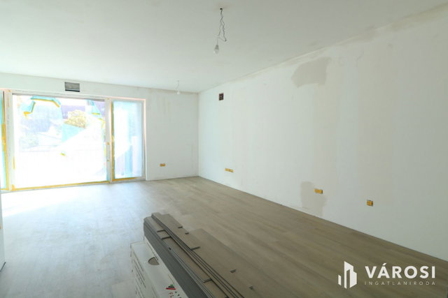 Eladó téglalakás, Szegeden 90 M Ft, 3 szobás