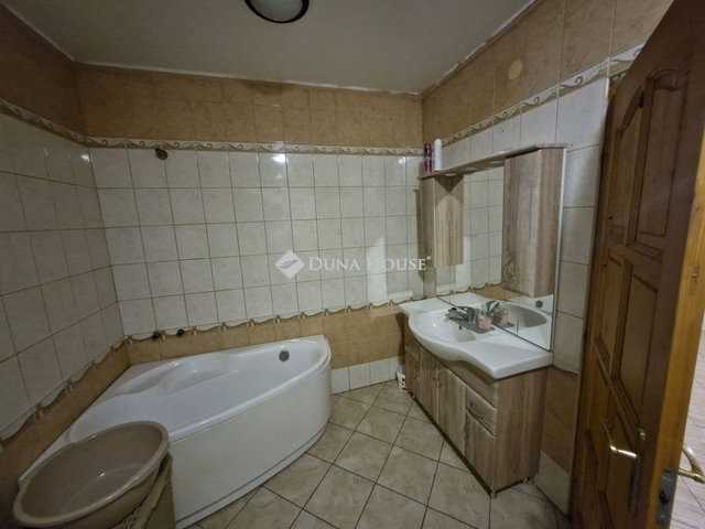 Eladó családi ház, Földeákon 45 M Ft, 5 szobás