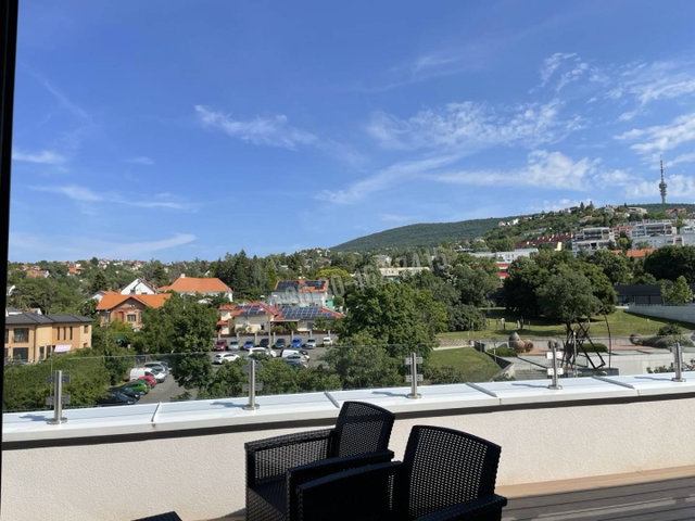 Eladó téglalakás, Pécsett 189 M Ft, 3 szobás