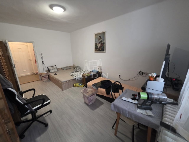 Eladó téglalakás, Pétfürdőn 35 M Ft, 2 szobás