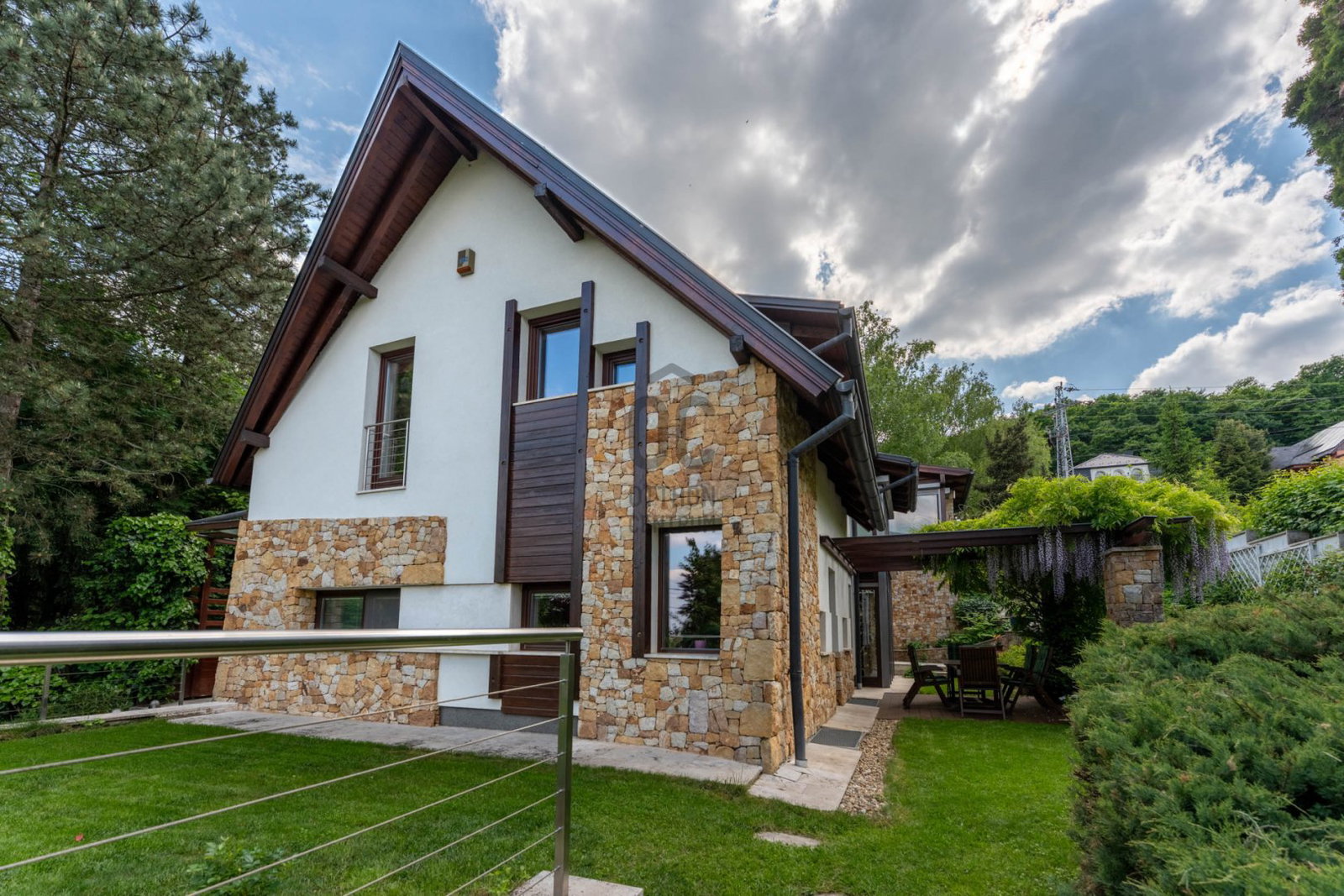 6 bed · 297m² · 399.000.000 ft