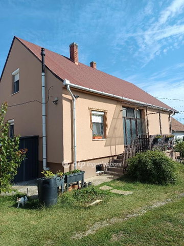 Eladó családi ház, Nagyradán 74.9 M Ft, 5 szobás