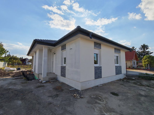 Eladó családi ház, Cegléden 77 M Ft, 3 szobás