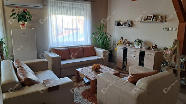 Eladó téglalakás, Celldömölkön 69.99 M Ft, 3 szobás