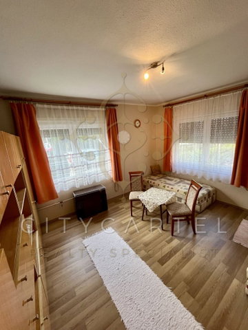 Eladó családi ház, Balatonbogláron 119.9 M Ft, 8 szobás