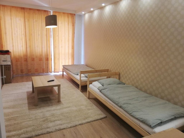 Kiadó panellakás, albérlet, Komáromban 200 E Ft / hó, 2 szobás