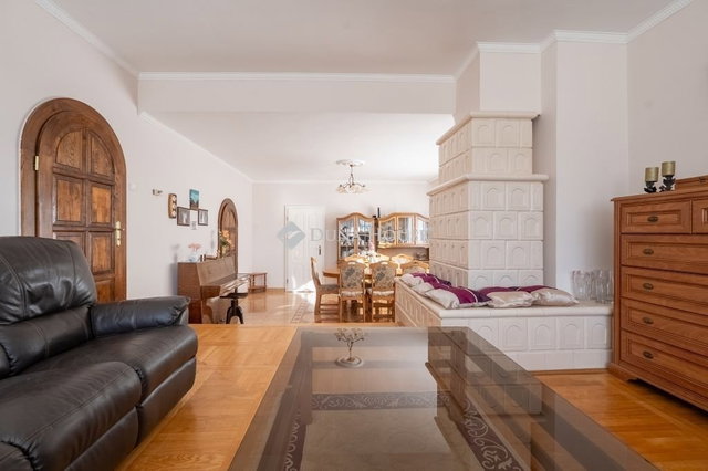 Eladó családi ház, Vértessomlón 134.9 M Ft, 7 szobás