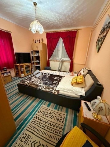 Eladó családi ház, Szigetszentmiklóson 63.9 M Ft, 2 szobás
