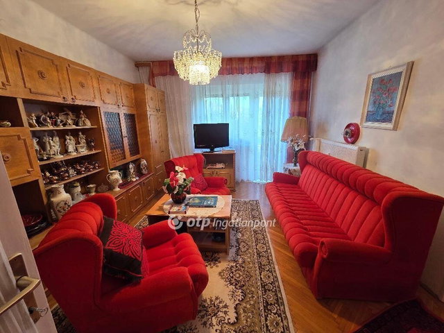 Eladó téglalakás, Miskolcon 31.9 M Ft, 3 szobás