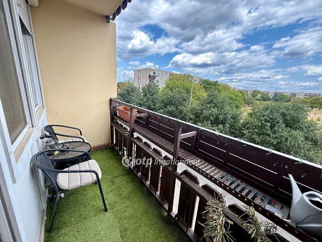 Eladó panellakás, Debrecenben 63.9 M Ft, 3 szobás