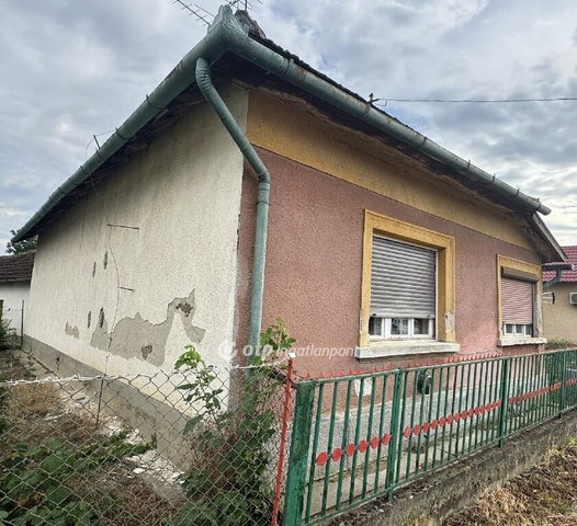 Eladó családi ház, Tiszaigaron 15 M Ft, 3 szobás