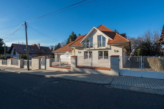 Eladó családi ház, Budaörsön, Bimbó utcában 350 M Ft