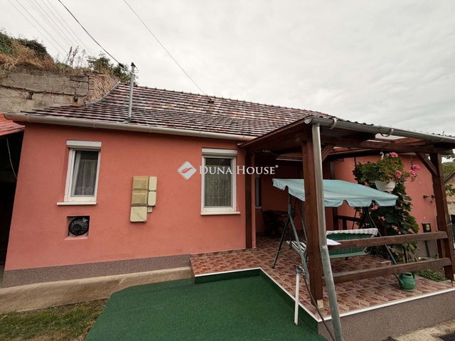 Eladó családi ház, Csolnokon 54 M Ft, 1 szobás