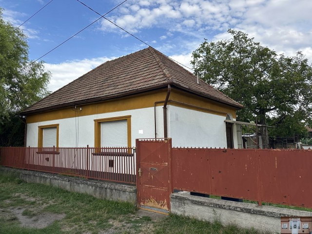 Kiadó családi ház, albérlet, Monoron 250 E Ft / hó, 4 szobás