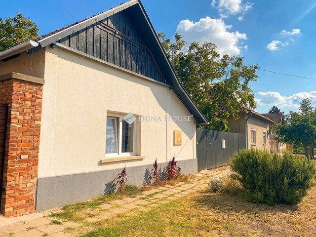 Eladó családi ház, Sándorfalván 53 M Ft, 3 szobás