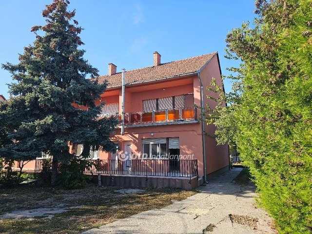 Eladó sorház, Kalocsán 47 M Ft, 3 szobás / költözzbe.hu