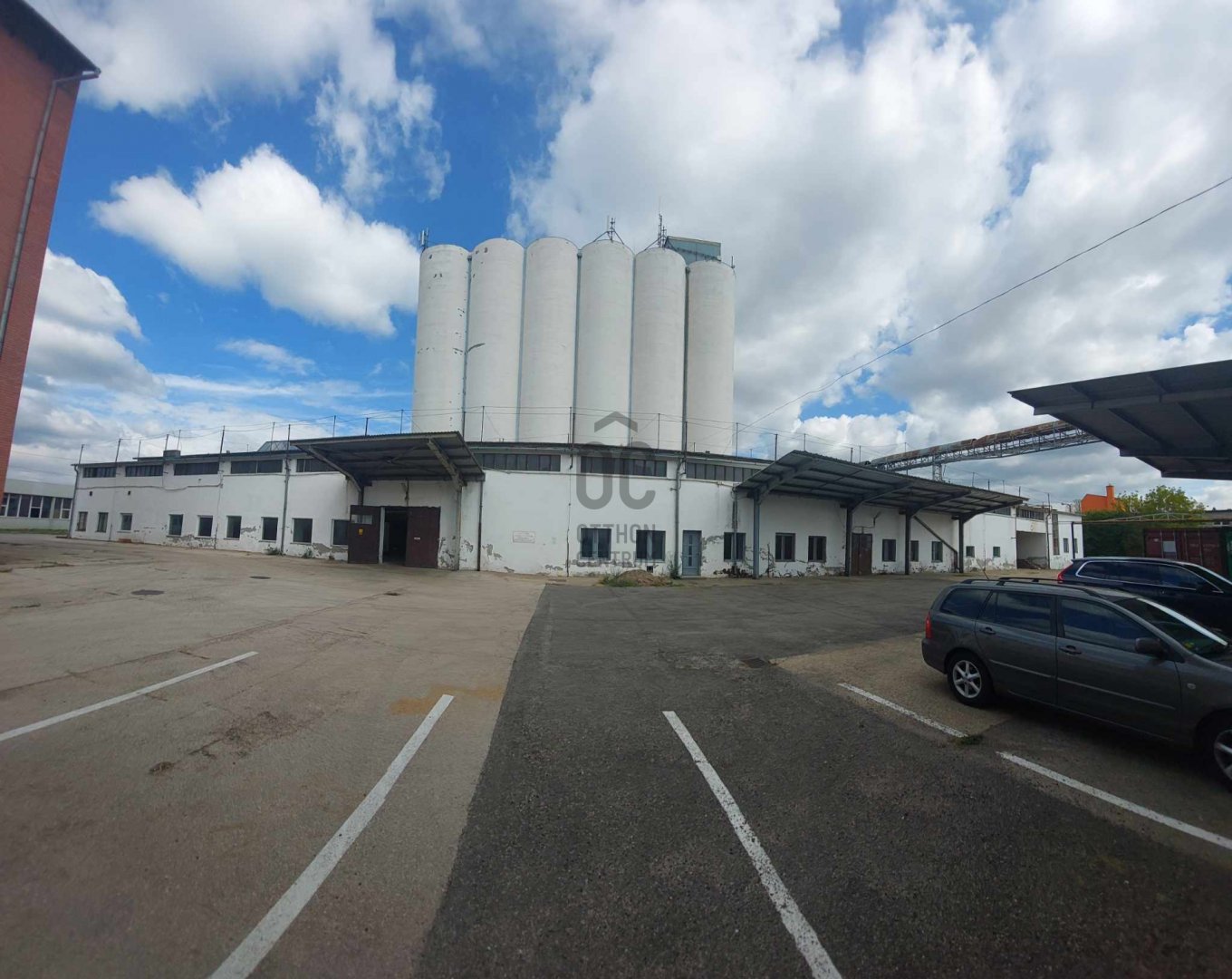 75m² · 76.200 ft