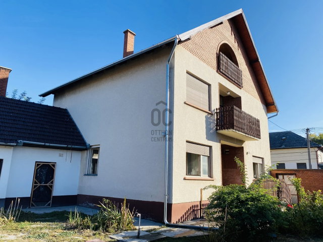 Eladó családi ház, Cegléden 84.9 M Ft, 7 szobás