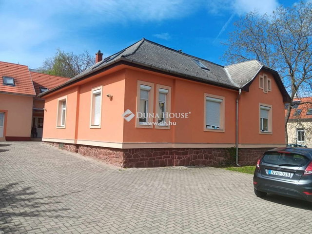 Eladó családi ház, Veszprémben 350 M Ft, 4 szobás