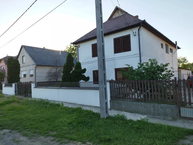 Eladó családi ház, Kerekharaszton 58 M Ft, 6+1 szobás
