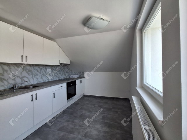 Eladó téglalakás, Komáromban 0.19 M Ft, 1 szobás