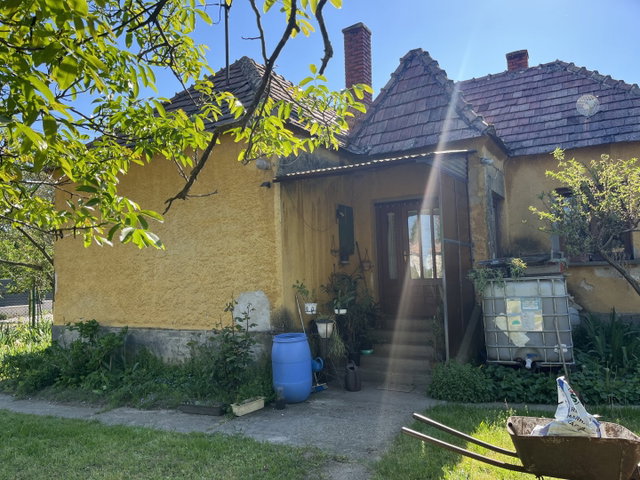 Eladó családi ház, Kisapátiban 39.99 M Ft, 2 szobás