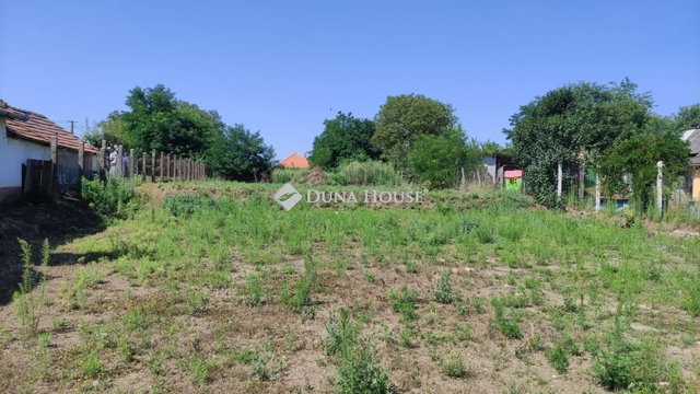 Eladó telek, Tengelicén, Kossuth Lajos utcában 4.65 M Ft
