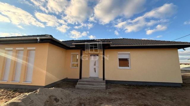 Eladó családi ház, Kecskeméten 79.9 M Ft, 3 szobás