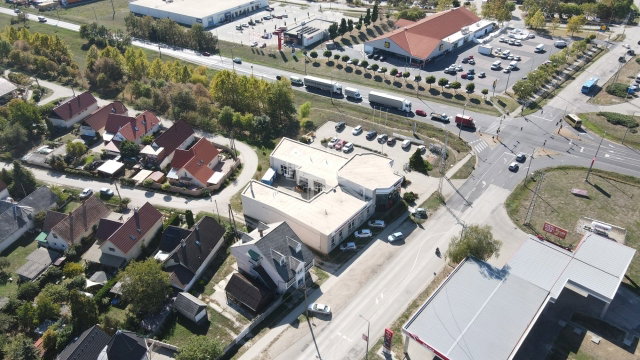 Eladó üzlethelyiség, Móron 340 M Ft / költözzbe.hu