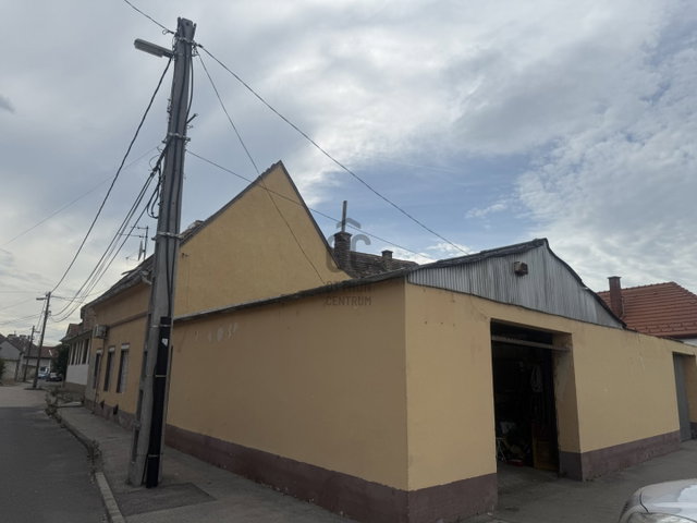 Eladó családi ház, Győrött 67.99 M Ft, 2 szobás