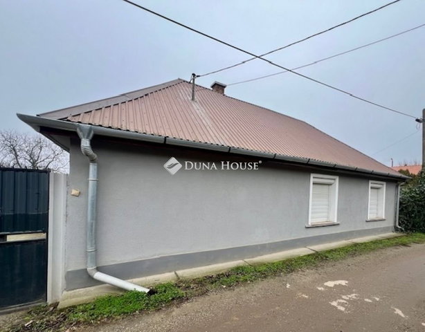 Eladó családi ház, Pilisen 33.9 M Ft, 2 szobás