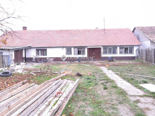 Eladó családi ház, Szabadszálláson 8 M Ft, 2 szobás