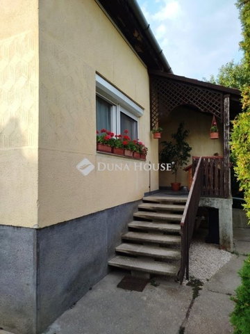 Eladó családi ház, Kápolnásnyéken 125 M Ft, 6 szobás