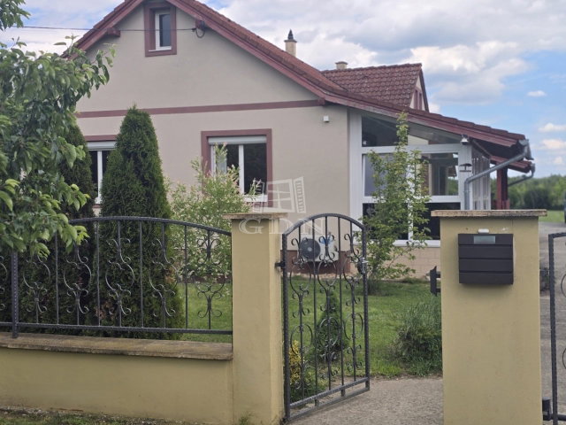 Eladó családi ház, Csényén 115.9 M Ft, 4 szobás