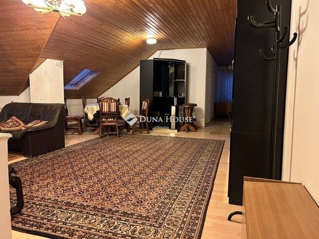 Eladó családi ház, Vecsésen 145 M Ft, 9 szobás