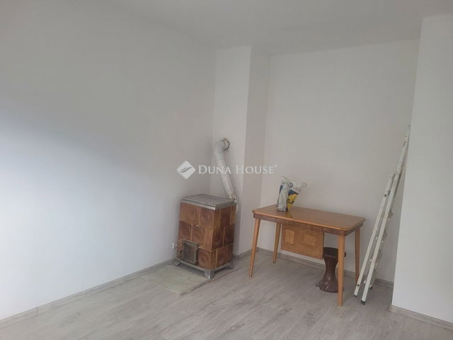 Kiadó téglalakás, albérlet, Esztergomban 150 E Ft / hó
